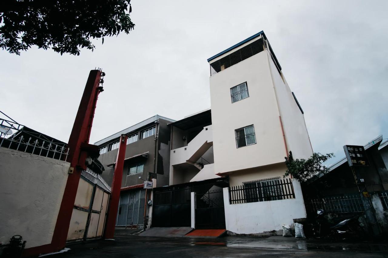 Hotel Sleepadz - Capsule Beds Dormitel In Magsaysay Ave Naga Exterior foto